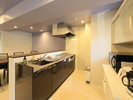 【デラックスルーム一例】お部屋には冷蔵庫などの家具完備!