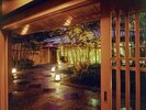 灯りに包まれた静寂のひととき。欽山で味わう、上質な和の余韻。
