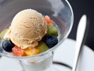 果実のやさしい甘みと口どけが絶妙な一皿(創作デザート)