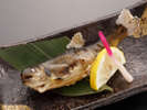 岩魚の塩焼き（4/1～9/30限定）名水１００選の金沢清水で育った八幡平の岩魚を塩焼きでご準備いたします。