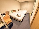 【和洋室(バリアフリールーム3名利用】29平米/110p幅のベッド3台