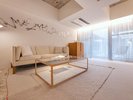�yJr.�X�C�[�g���[���z�q���ʐ�57���ĂƂQ�̃o���R�j�[��L���锒�䉮�z�e���ő�̋q��