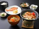 【朝食】日替わり陶板付和膳「鶏肉の照り焼き」