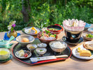 ご朝食。朝のひと時を彩る、自家栽培の新鮮な食材と手作りのメニュー。一日の始まりに最適。