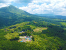 【施設上空】2万坪という広大な敷地の中には、自然の原風景が多く残されています。