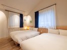 *【本館|ファミリールーム広場側/一例】にぎやかな広場側に面したお部屋。お子さま連れにも快適に