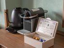 【客室設備】コーヒーマシーンで朝の穏やかな時間をお愉しみください。