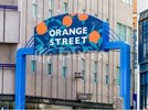 オレンジストリートです。カフェやブティック、おしゃれな店舗が並ぶ、大阪のおしゃれを代表する場所です。