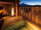 瑞穂タイプ/富士山と対座する温泉露天風呂(一例)