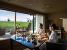 福地Aタイプ/夕・朝食はお部屋のダイニングでごゆっくりと(写真は443号室デッキテラス付き)