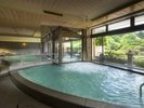 赤富士大浴場内湯(殿方)/ホテル鐘山苑の大浴場もご利用頂けます