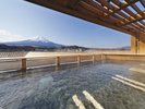 屋上露天風呂富士山(男女時間制)/ホテル鐘山苑の大浴場もご利用頂けます