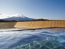 屋上露天風呂富士山(男女時間制)/ホテル鐘山苑の大浴場もご利用頂けます