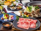 「甲州牛すき焼き鍋」のご夕食プランもございます(お献立は季節毎に替わります)/ダイニング夢寿美