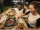 潮の香りと海鮮BBQ、ビールが進む夜 Seafood BBQ with cold beer by the ocean