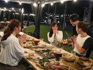 潮の香りと海鮮BBQ、ビールが進む夜 Seafood BBQ with cold beer by the ocean