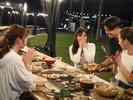 潮の香りと海鮮BBQ、ビールが進む夜 Seafood BBQ with cold beer by the ocean