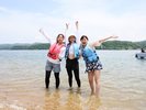 目の前のプライベートビーチで水遊び