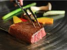 2階 ステーキクラブ「悠」