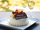 結婚記念日や誕生日などにケーキやスパークリングワインを(ケーキの写真はイメージで実際とは異なります)
