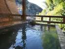 【甍の湯】温泉津温泉で唯一の露天風呂。夜11時にのれん替えがあります。朝8時半までご入浴可能です。