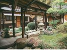 離れ 中庭 ※本館から畳続きでつながっています。