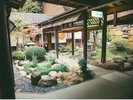 離れ 中庭 ※本館から畳続きでつながっています。