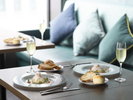ランチタイムにはブッフェを中心とした料理をご提供します。