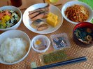 和食盛り付けイメージ。定番の和食メニューの他、焼きそばもございます。