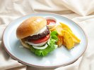 ■ご朝食|選べる4種類のメインプレート「北海道牛バーガー」