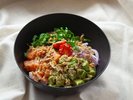 ■ご朝食|選べる4種類のメインプレート「サーモンとアボガドのポキボウル」