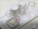 <客室内備品>客室にはカップ・グラス・梅茶・緑茶をご用意しております。