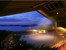 【八百八島】夕暮れ時の松島湾を眺める露天風呂