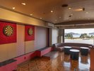 【海の見えるダーツルーム】松島湾と水上庭園が望むお部屋で楽しめる。(中学生以上のご利用に限る)