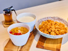 朝食ビュッフェ|きなこ香るわらび餅に、ヨーグルトなどデザートもご用意しています。