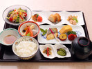 【ご朝食 和朝食】九州の食材を使った丁寧なおかず。少しずつ&たくさんの種類をお召し上がりください