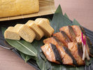 【ブッフェ】シェフが毎日焼き上げるお出汁たっぷりのふわふわ出汁巻きと地元商店の味噌を使った西京焼き。