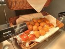 焼き立てのパンもご用意。