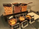 シリアル&ドライフルーツもご用意しております。ヨーグルトと麹ソースと一緒にお召し上がりください。