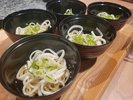 【ブッフェ】山椒を使った大人なおうどんもご用意。さっぱりとお出汁でご賞味ください。