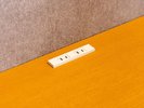 デスク周りに電源を備えており、お仕事やパソコン作業も快適に行っていただけます。