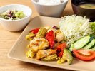 【夕食】彩り豊かな野菜料理や温かいおかずを取り揃え、バランスの良い朝食をご用意しております。