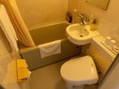 ゆったりとしたバスタブを備えたユニットバスで、旅の疲れを癒すリラックスタイムをお過ごしいただけます。