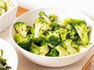 【朝食】鮮やかな彩りのブロッコリー。シャキッとした食感を楽しめる、うれしいヘルシーメニューです。