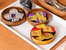 【朝食】パンや料理に合わせて楽しめる、3種類のジャムとマーガリンをご用意。