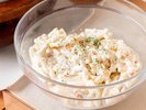 【朝食】まろやかなコクと食感を楽しめる、定番のマカロニサラダ。