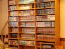 1階にて漫画や雑誌を多数取り揃えております。お部屋でゆっくりご覧ください。