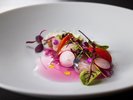 ディナーメニュー一例(関アジとキャビア 香味野菜と赤ジソの香り)