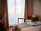 �y�V���O���E�_�u��/17.6�u/�։��z�N�C�[���T�C�Y�x�b�h�ŉ��K�B���ӂ̈֎q�Ń����b�N�X�B