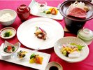 季節の会席コースに舌鼓♪ 水も料理も大満足!